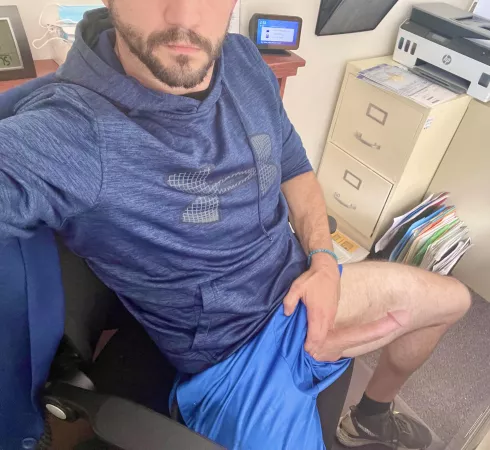 (35) this is why I shouldn’t wear gym shorts to the office by embalmenator