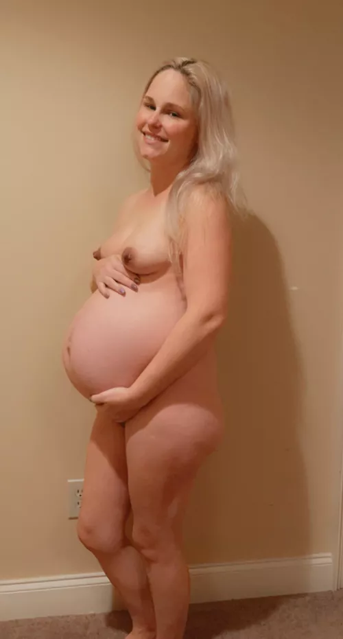 35 weeks pregnant, who wants to make me cum? by Southernbeauty0507