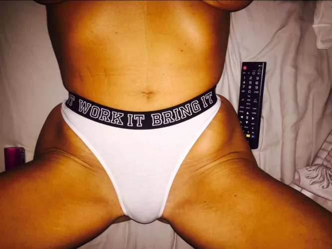 35 yo next door milf, brand new to this……. Hope you like my little bulge👅💦💦💦💦💦 by KaceyLopezuk