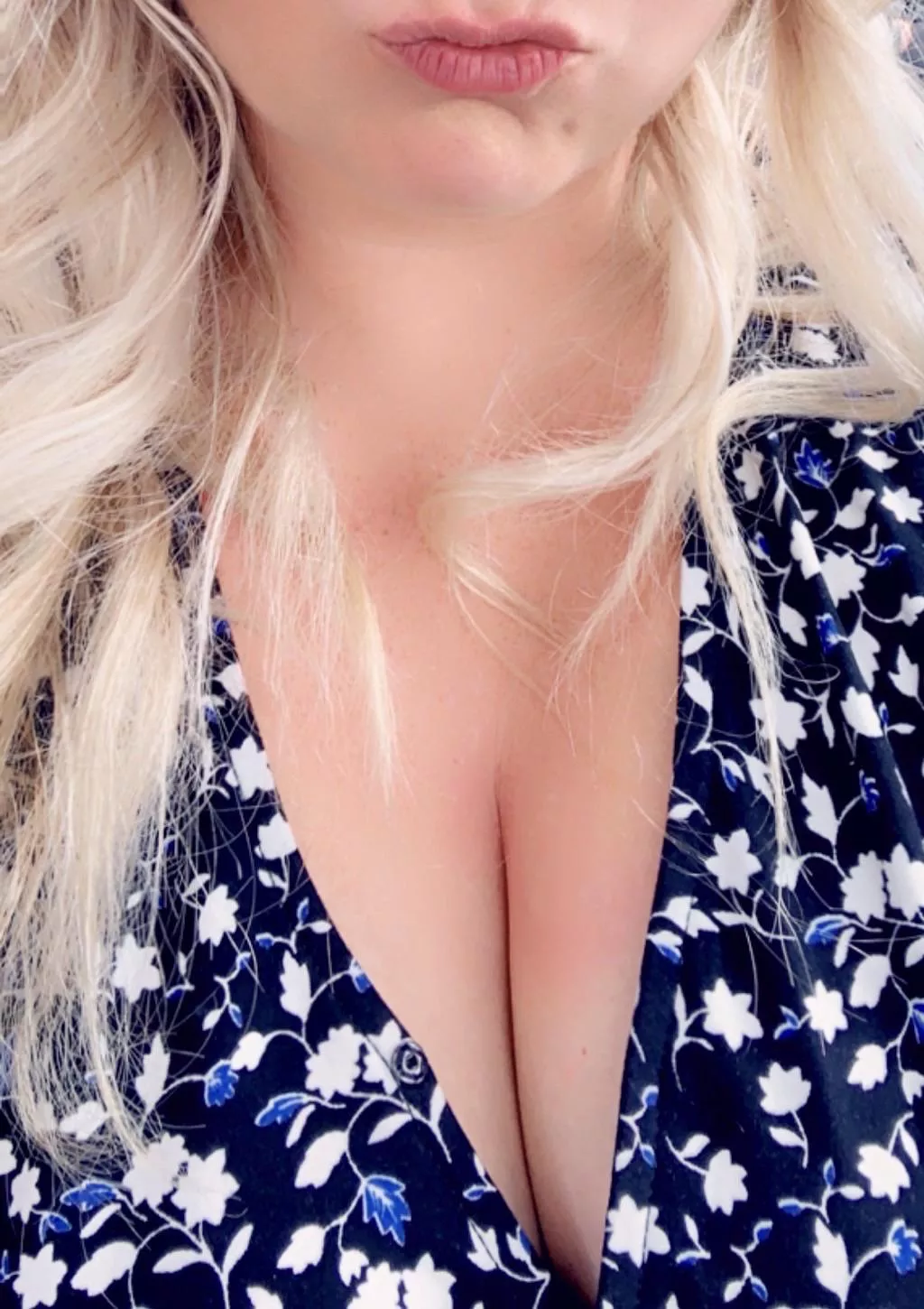 35f Christmas shopping outfit after a week of teaching hope you like it .... posted by Newexploration69