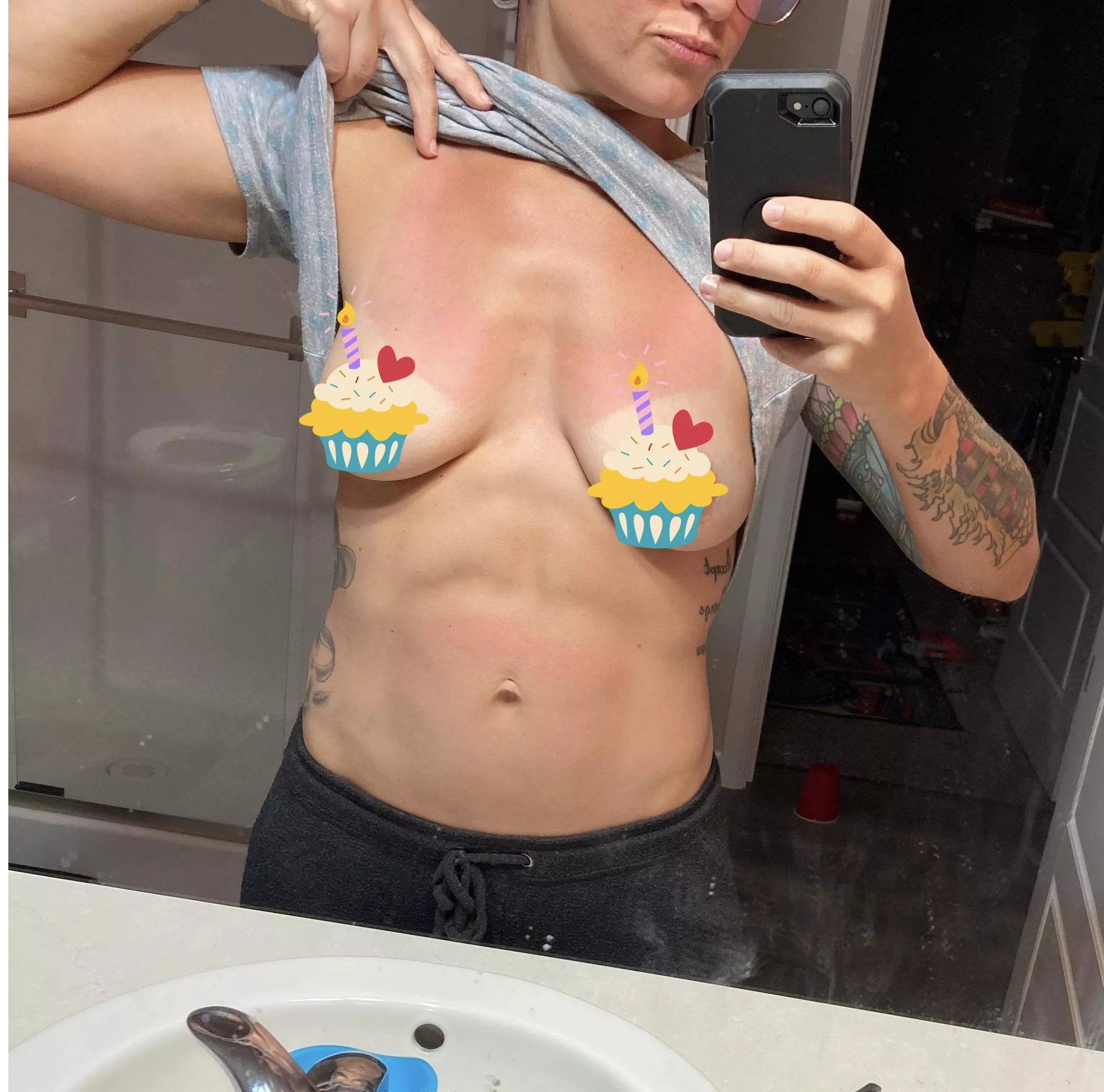 36 (f) this pic was last summer and is motivating me to get my abs back in this shape. Not complaining after 3 kids though. Women’s bodies are pretty incredible. posted by BellaStone85