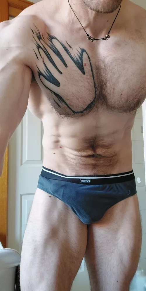 (36 ) Hands up if you dress to the left, both hands up if you have no idea what I'm talking about. by Meat_popsicleOF