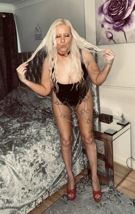 [36] It’s almost the weekend and you know what that means, play time! by sparkly-and-savage