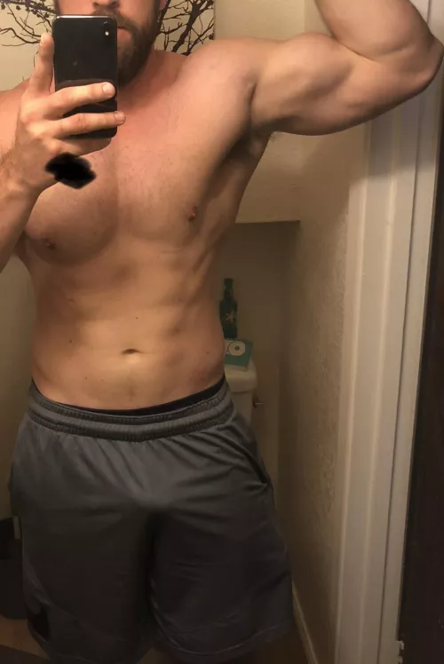 (36) wifeys out of town. Looking for some fun. Would you still smash? by cupcakelife99