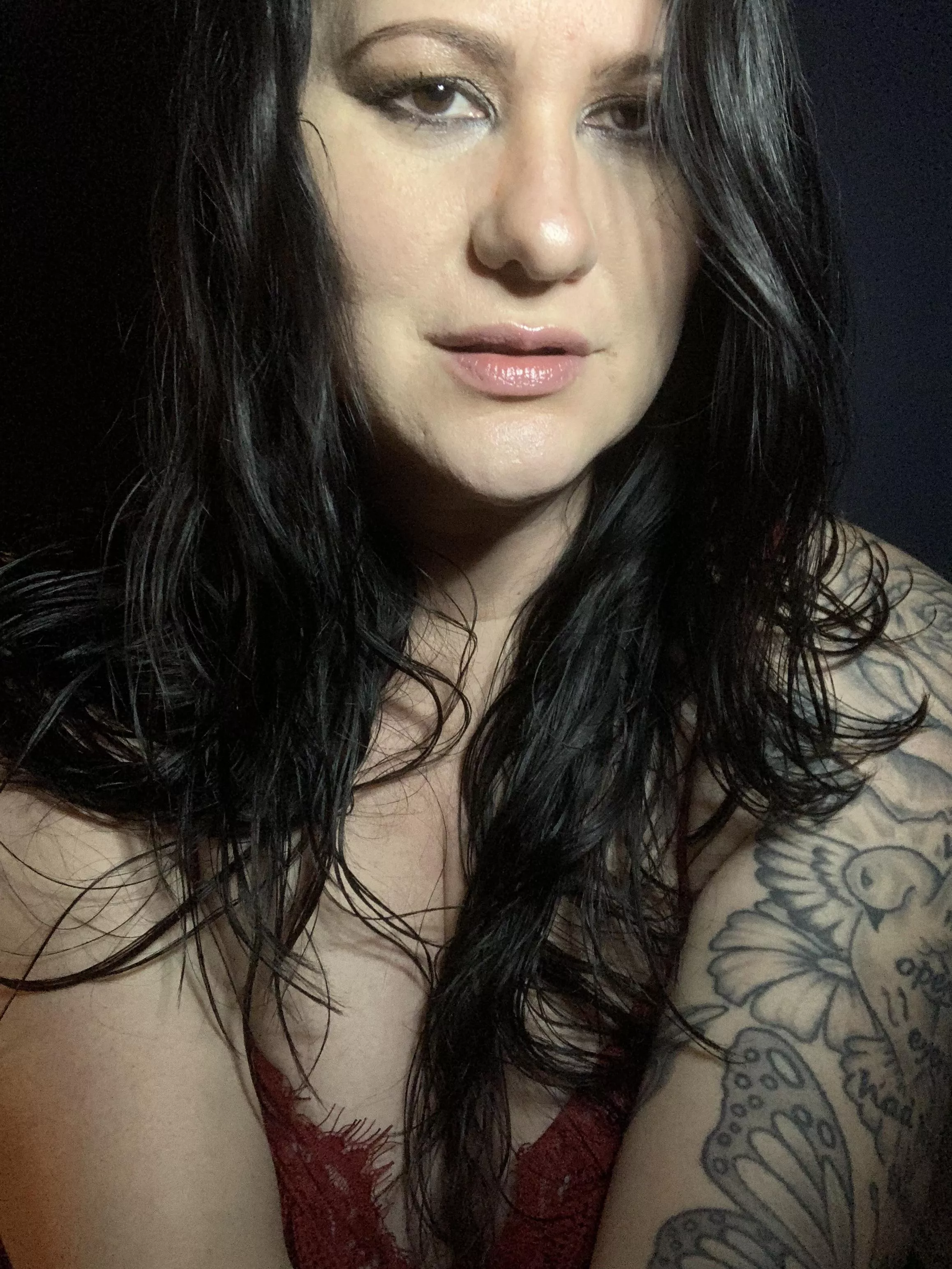 37f. It’s always so energizing when someone calls me a milf in public. 🤗 posted by dominoscable