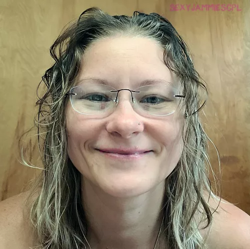 38 MILF w/2 kids here. First post. Thanks for having me! by SexyJammiescpl