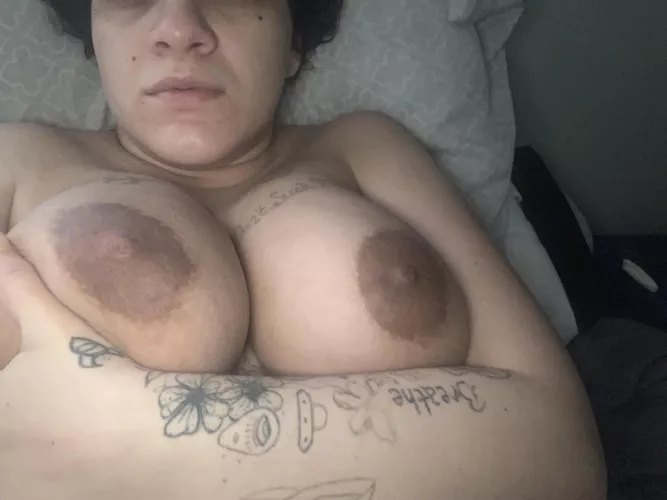 38DD tits milky and ready to be sucked by Ajettingzz