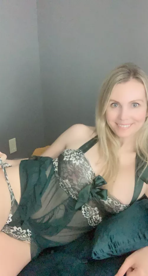 38F four kids, still a hot milf? by Impossible-Fix2973