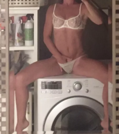 39 [f] bored and horny while hubby is away. by Mark8urton