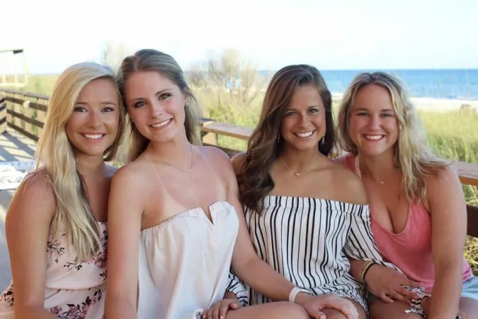 [4] beautiful friend group by Busy-Snow