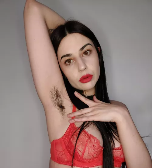 4 weeks growth. Is it the smell, aesthetic or feel that drives you insane? by MadamExecutioner