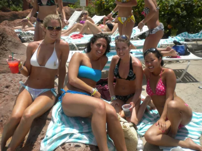 [4] which girl do you pickup? by Totallyfun719