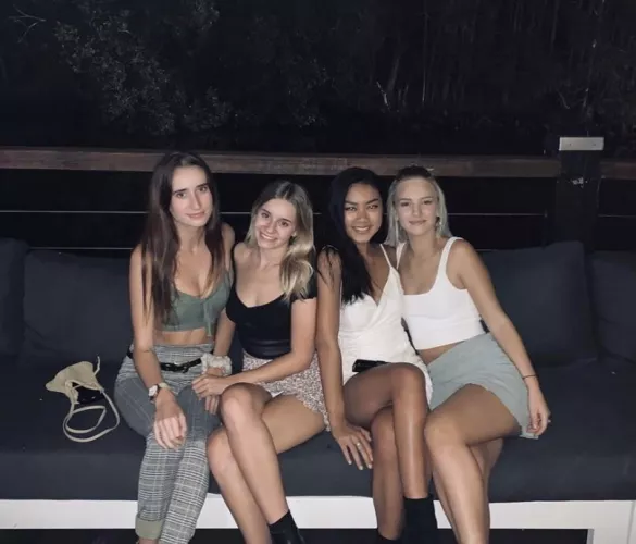 [4] who you bending over? by MacZizzy