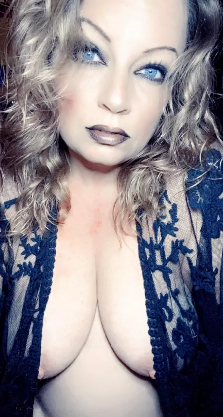 40 years doesn’t look too shabby (female) by Old_Paramedic4026