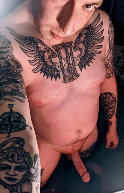 40yo dad-bod-having ex-punk rocker by Coletti81