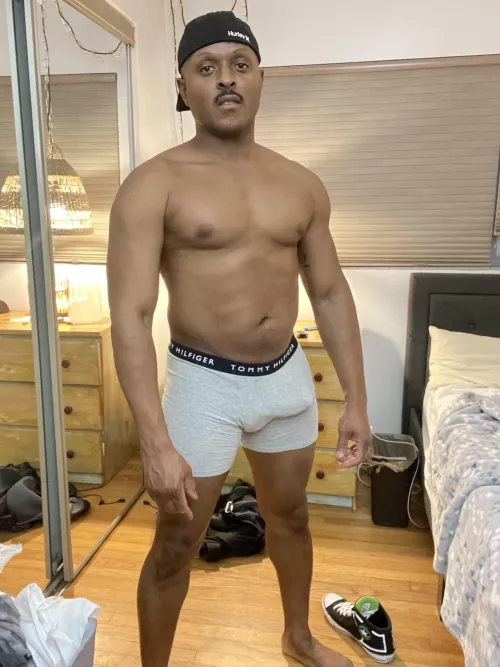 (41) Daddy bulge by Top_Veterinarian2745