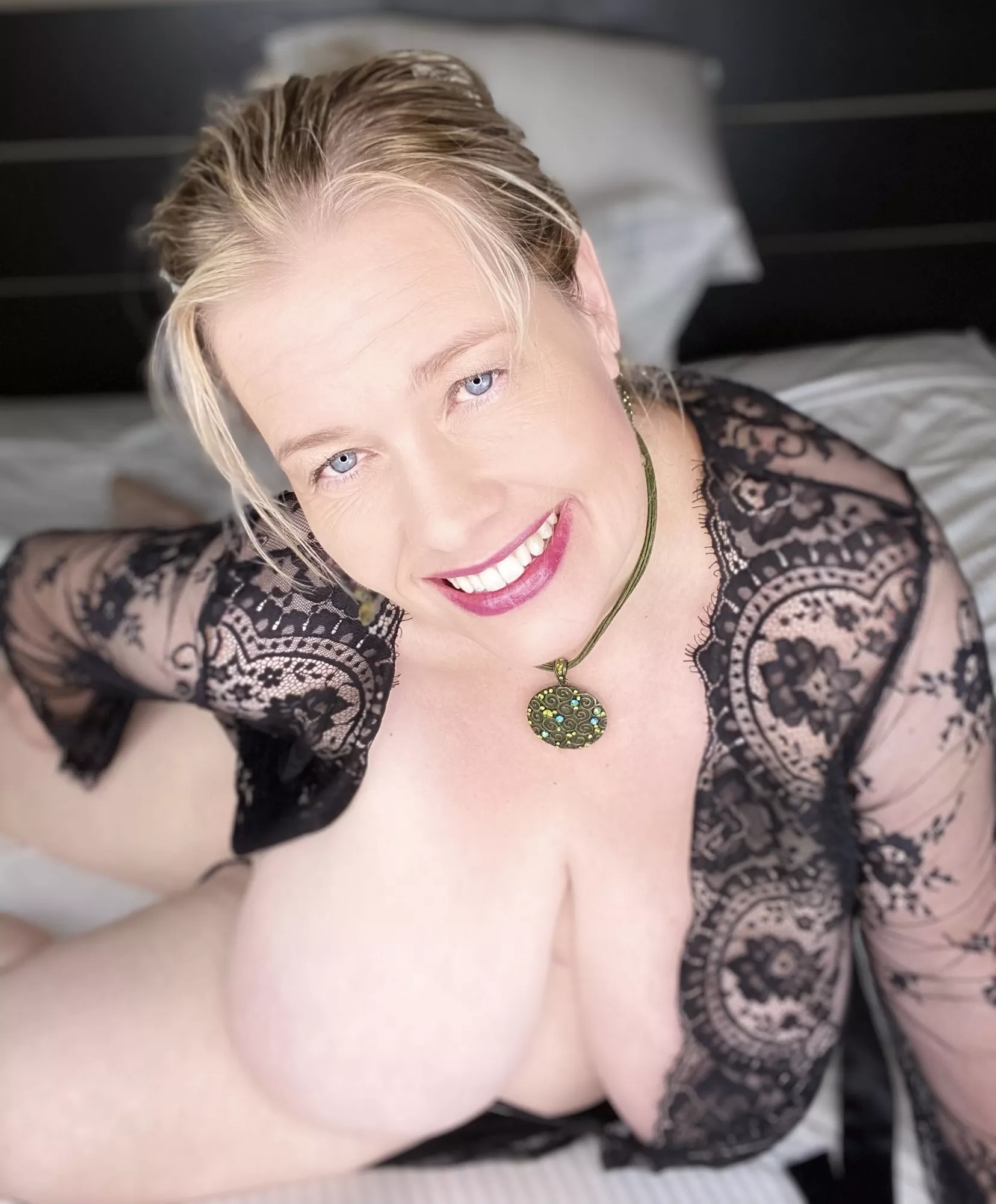 (41) My boobs are 36 J cups in case you’re wondering 💋 posted by Traci_Love