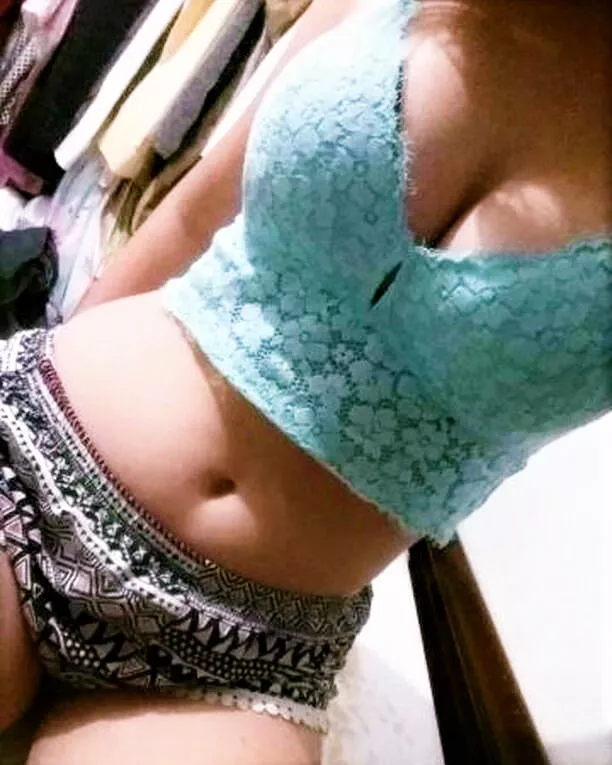 🍆💦👅4'10'' 93lbs - Being so small, I have no idea how I pack SOOO much sexual energy inside!! Help me get some out!!😜🤞💋 posted by daddys_eye_candi