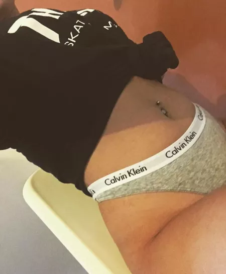 🍆💦🍑4'10'' 93lbs - I know I'm too small, but if no one saw us would you hang out with me for the day... Or the night??🙈🙈🙈 by daddys_eye_candi