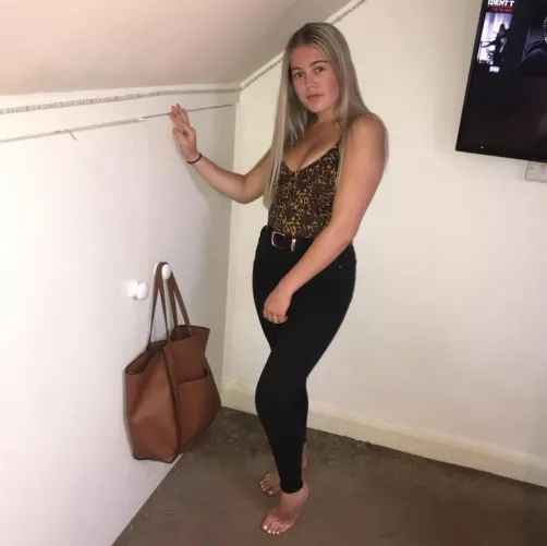 4’11 Chav with big tits by Entire_Helicopter_18