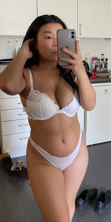 4’11 Chinese girl here, is white my color? by OS20RA