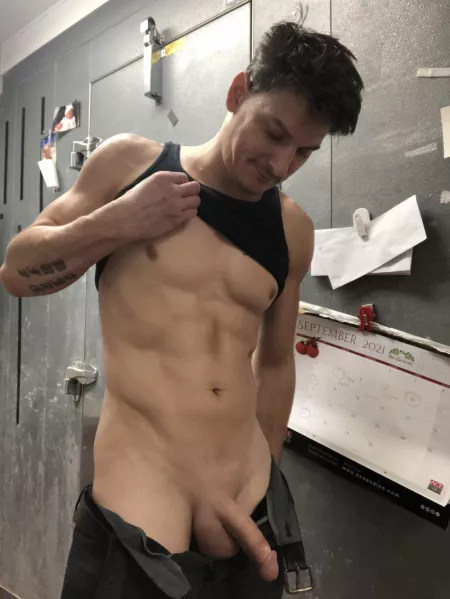 (41)Busy Sunday by CFNMfan1980