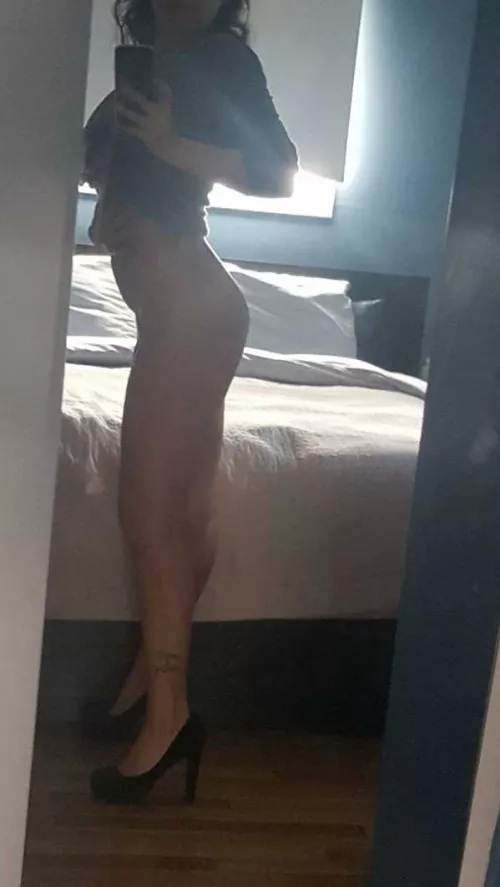 41(f) love how the light hits my curves by HarleyQuinnHappyMeal