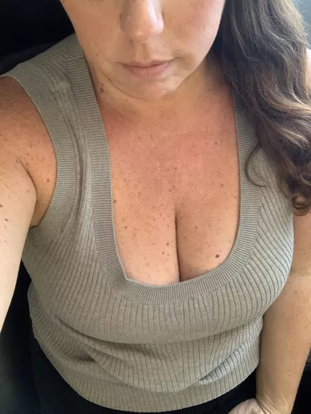 41(Female). Any idea why the men in the office keep coming over to ask me questions I’m pretty sure they already know the answers to? 🤷‍♀️🤣🥵😈😘 by bellebottoms79