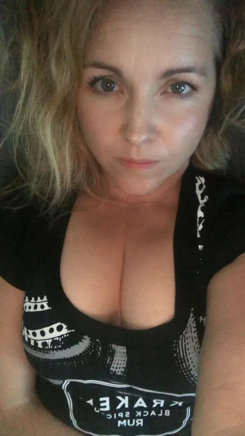 42 year old makeup free blonde - would you like me laying under you? by brandixox