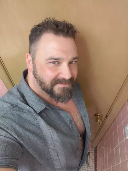 (43) Anyone want to help me change for the gym? by JeffyLifts