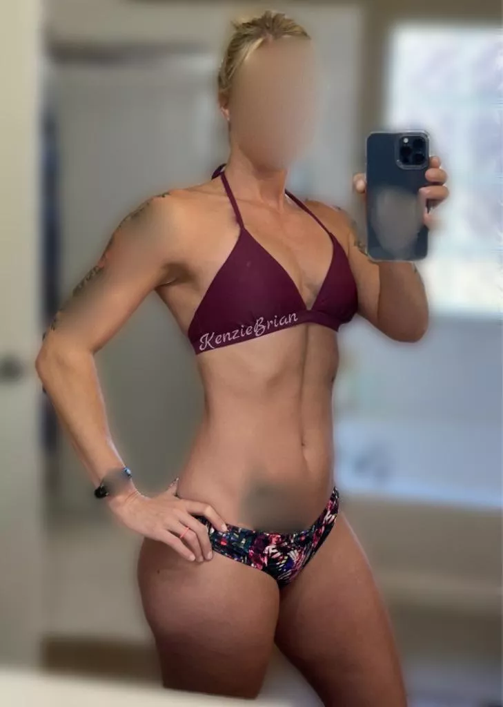 43(f) I work hard to stay sexy for y’all 😘 posted by KenzieBrian