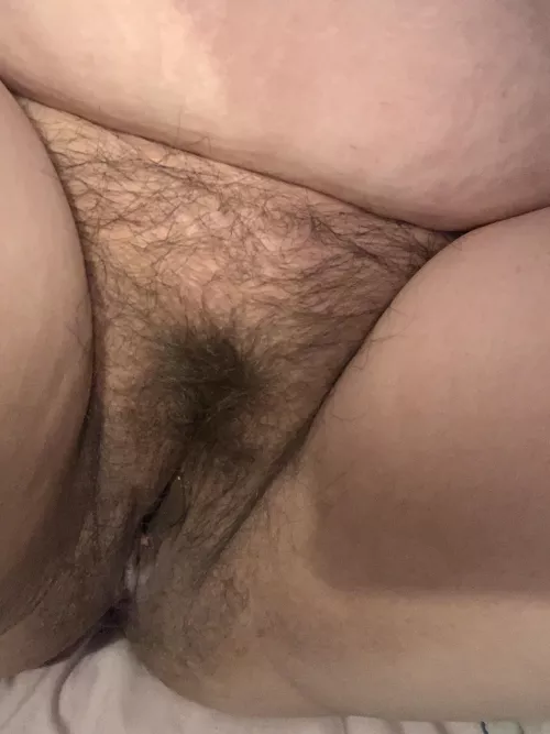 44 days of not shaving 321 days to go it’s going to look absolutely beautiful I’m absolutely loving my new year’s resolution by Upbeat_Match5591