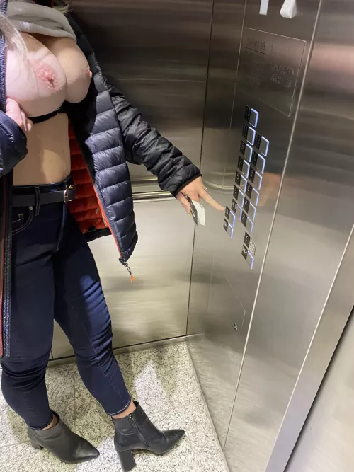 (44) MILF of 2. Cumming to my room? by milfannabell