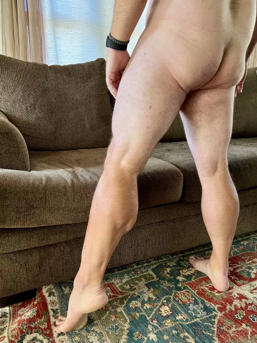 [44] Up if you like big legs by nicsmits6