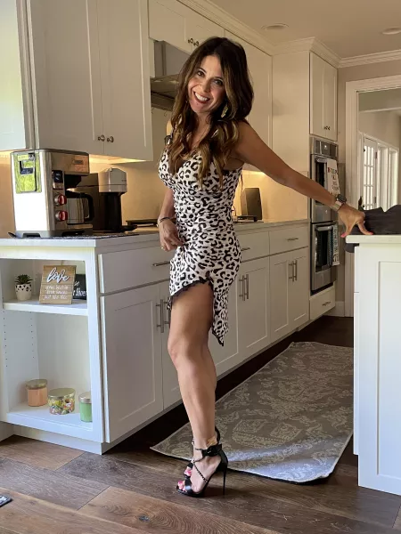 45 yr old mom, in my kitchen by maynardpoindexter