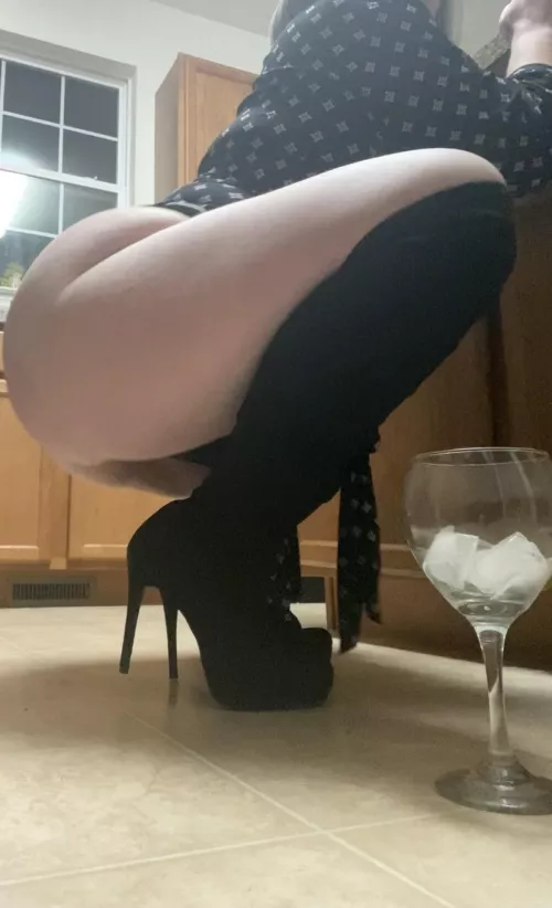 45y mom of 4- seriously obsessed with MY as@- by Lady_NRS