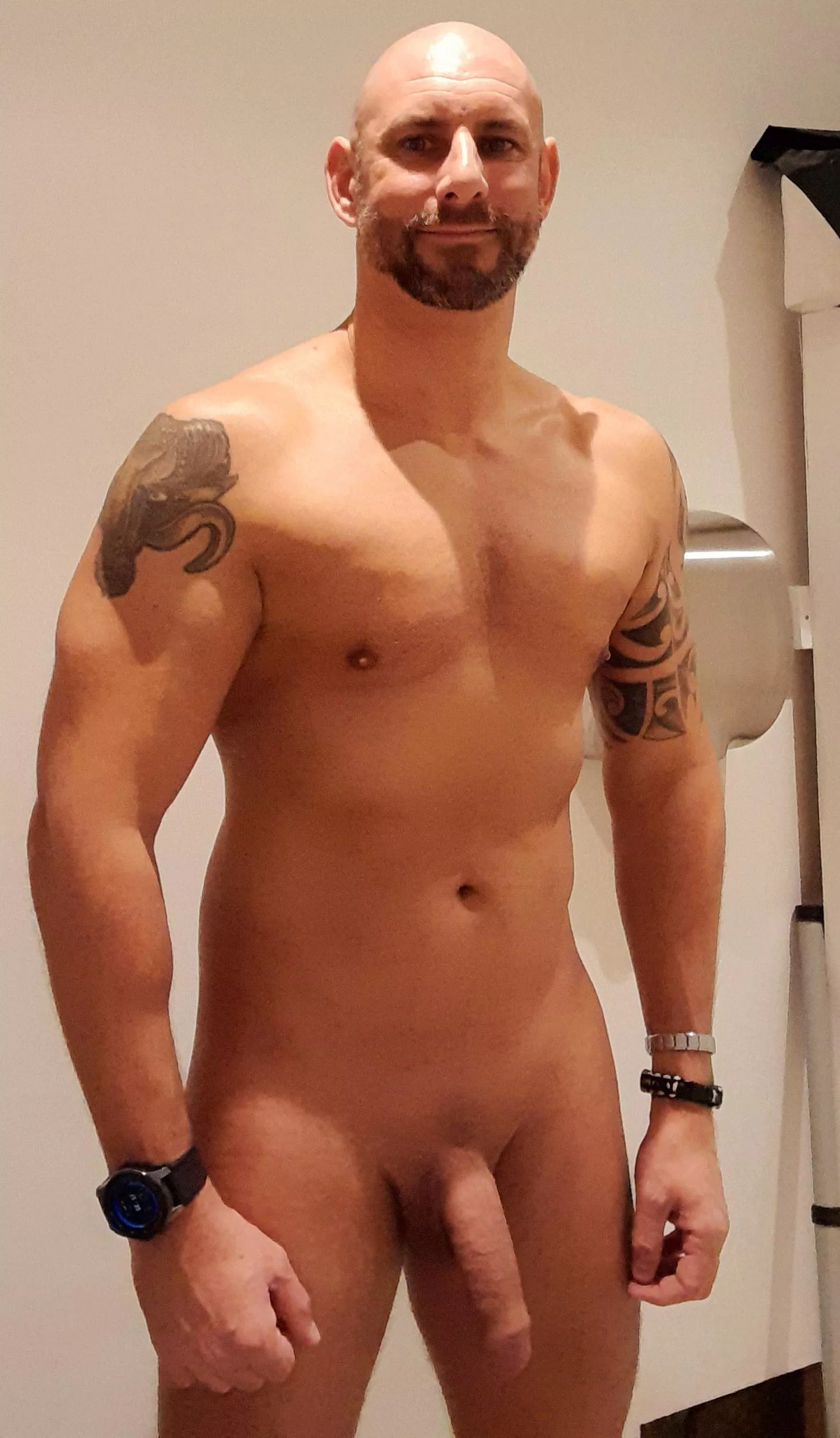 45yo UK 🇬🇧 South West posted by Sorryicantthinkofone