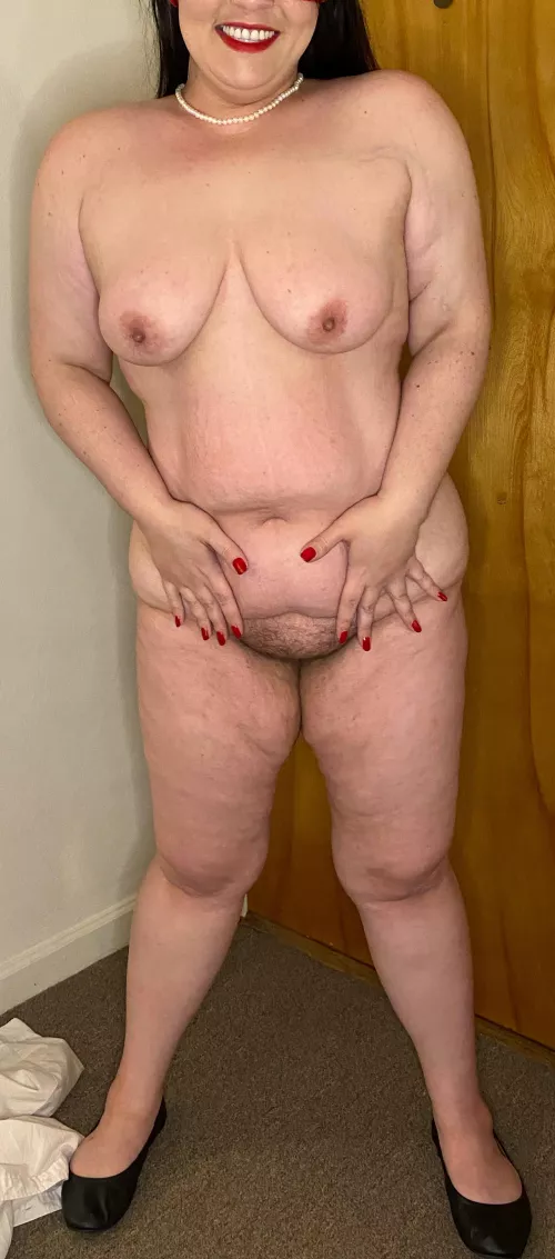 46(f) and ready to show off all my curves 😘 by HipsandCurvz