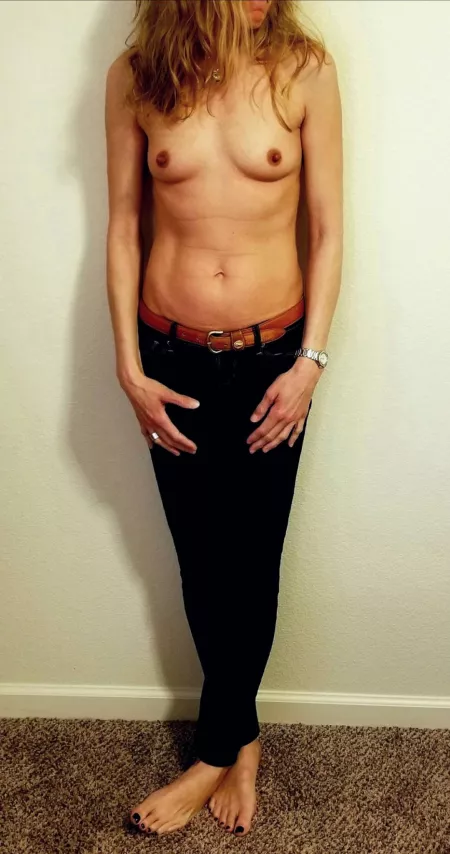 47 (F) 💋 by Apolloeight