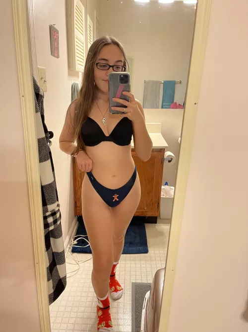 4’8 petite smash or pass? 💙 by leahrose_12