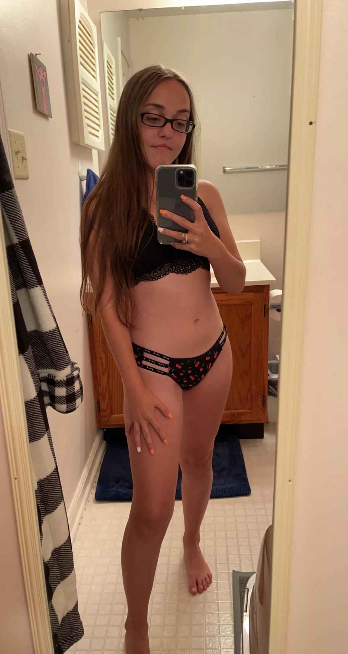 4’8 petite smash or pass? 💜 posted by leahrose_12