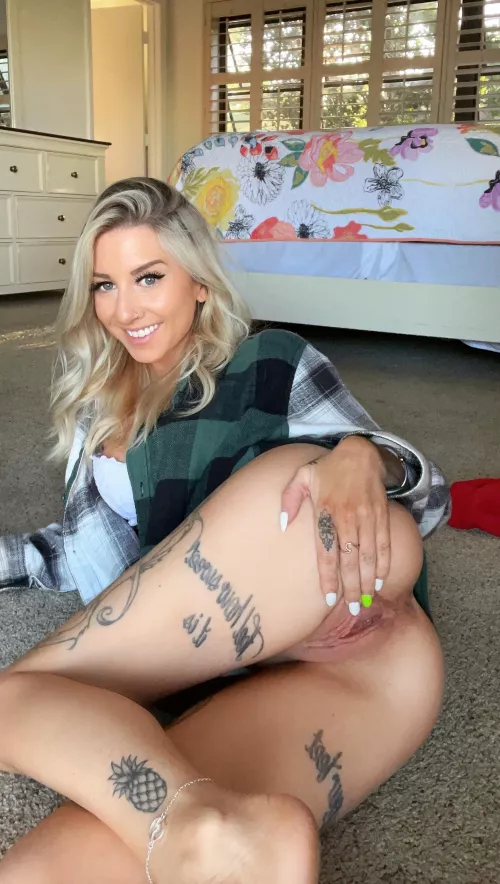 4’9” and 84 pounds with a juicy pussy, wanna taste? by sexyfuckers808