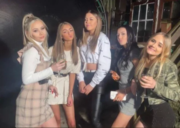 [5] At a party by dmmewhenever