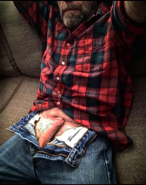 [50] Just hanging out. HBU? by thedadddynextdoor