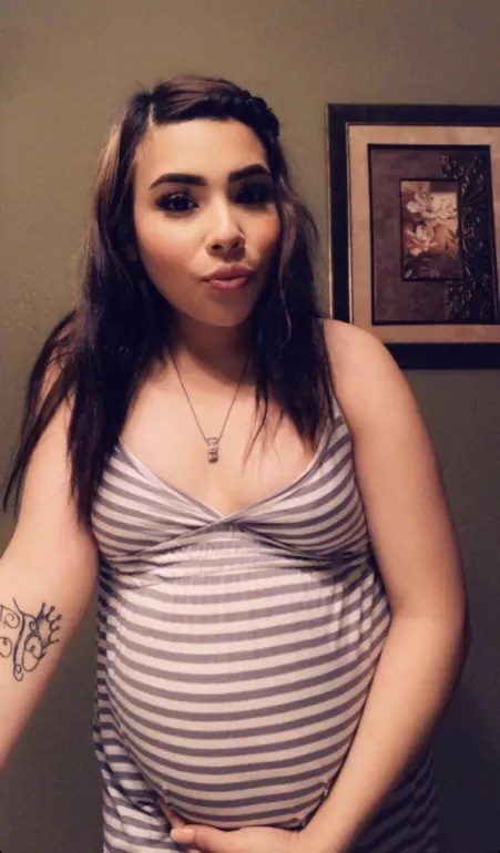 5’0 with a big ol belly 💕 by Milkymooon66