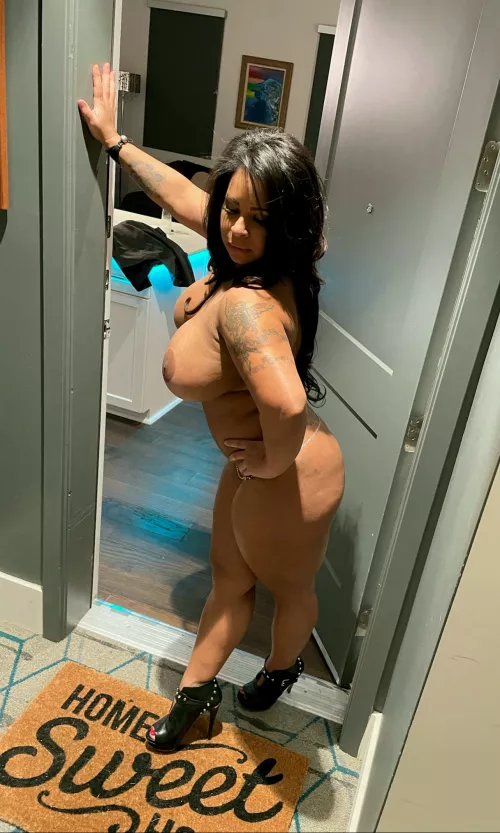 50yo Ebony🔥Pillow🤩Queen👸🏾 XXX🍆🍑Tapes! BDSM, Mommy💃🏾Kinks, Role😈Play,😳Anal,💦SQUIRT! Cum see what a Horny Milf does when the kids aren't home!🆓️BONUS💌4💥REBILL by stella_sinclair