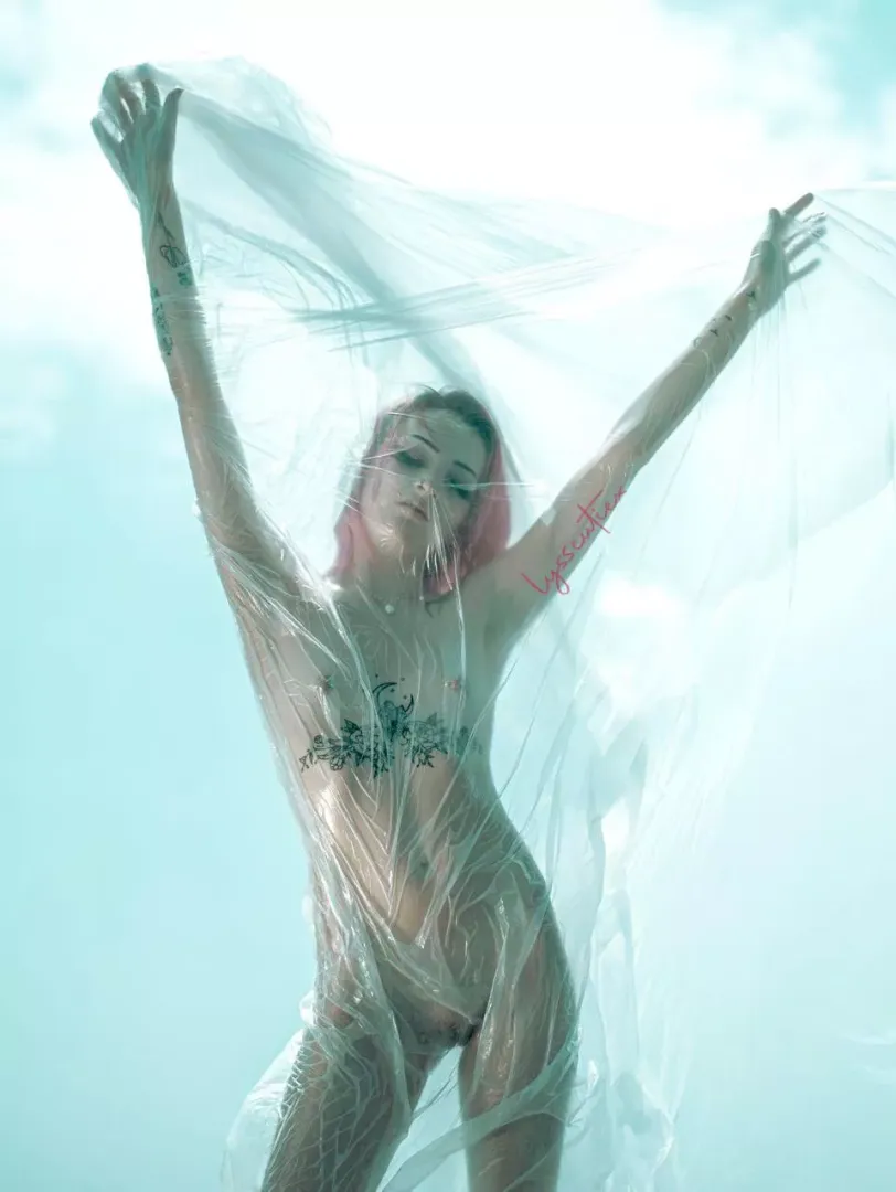 5’1 and 85lbs for you to toss around 😜 posted by lysscutiex