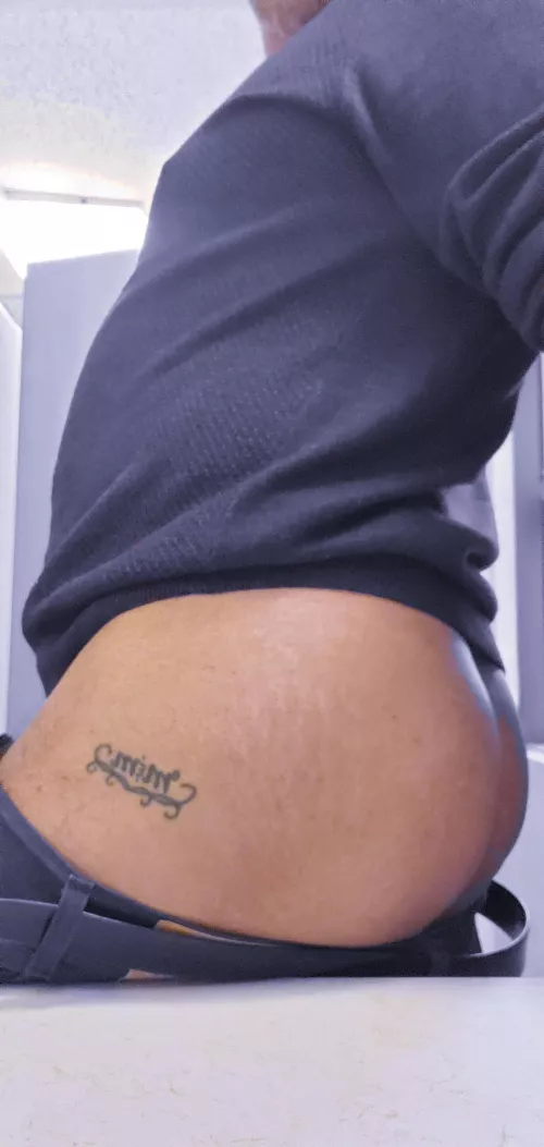 51 yr ol butt by mizzer1977