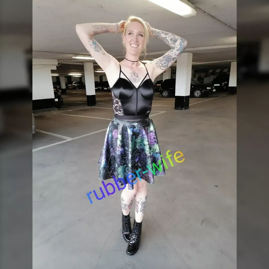 5'10 without the shoes. This was my outfit for a recent date-night with hubby to one of our favourite restaurants. A simple bodysuit combined with a latex skirt made by Yummy Gummy. [F] [OC] posted by rubber-wife