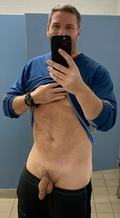 (52), just thought I’d take a pic at work today by keyman22